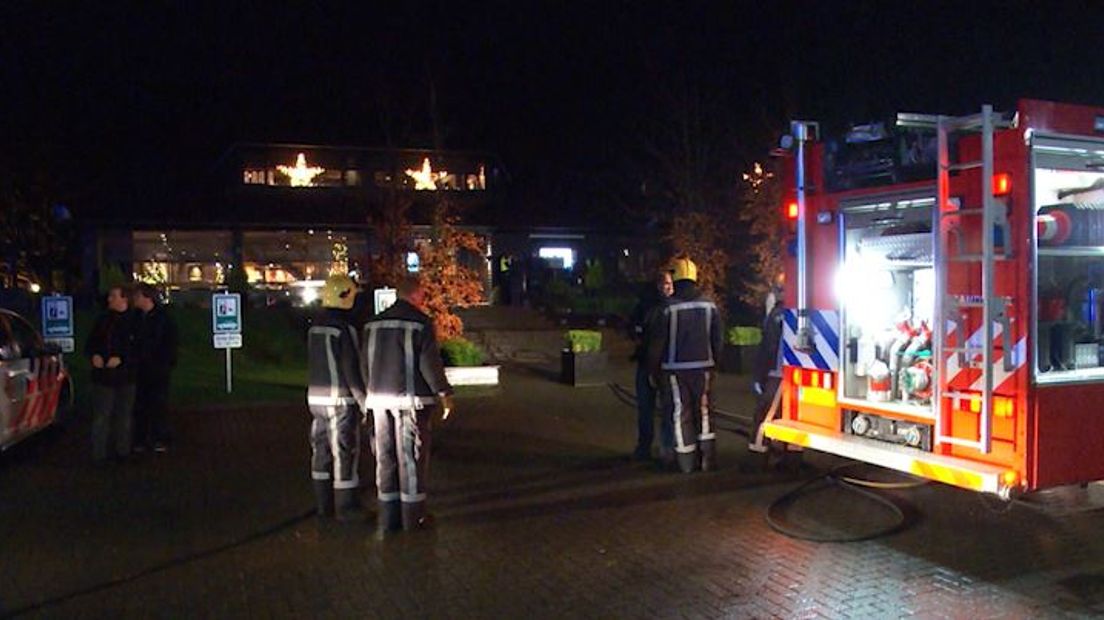 Door een brand in het Van der Valk hotel in Ugchelen hebben afgelopen nacht bijna 170 gasten uit voorzorg hun kamer moeten verlaten.