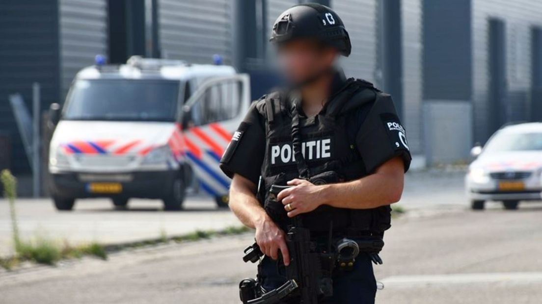 Bewapende agent bij onderzoek naar drugs op schip in haven van Vlissingen