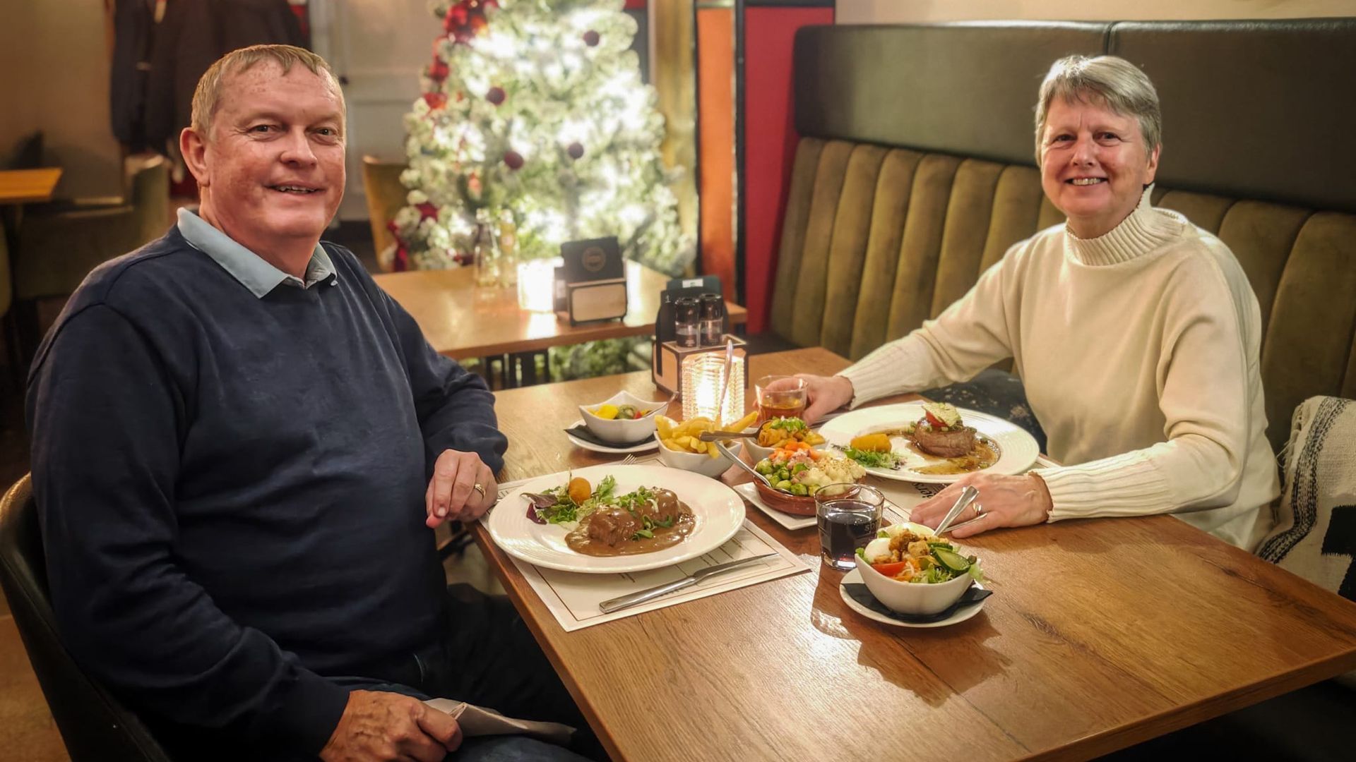 Ruim 45 jaar vriendschap leidt tot bijzondere wens bij Wensboom SKB.