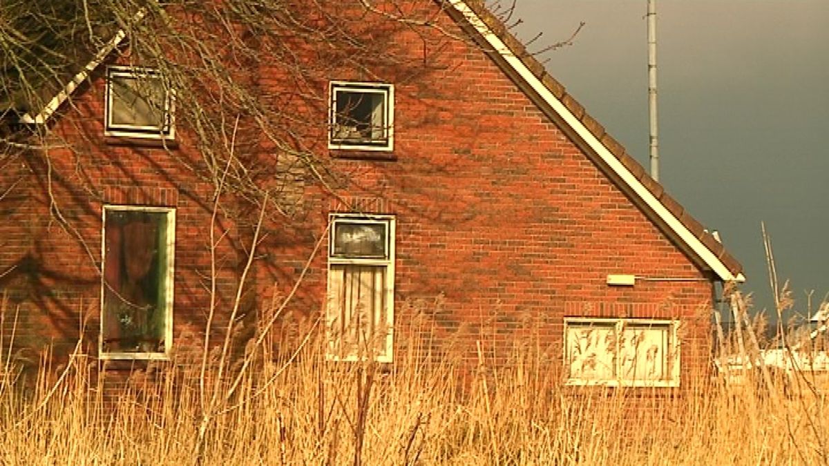 Boerderijtje seriemoordenaar Willem van Eijk gaat tegen de vlakte - RTV ...