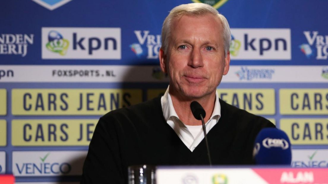 'Het gras in het Zuiderpark bleek niet goed genoeg om op te trainen', aldus Alan Pardew I