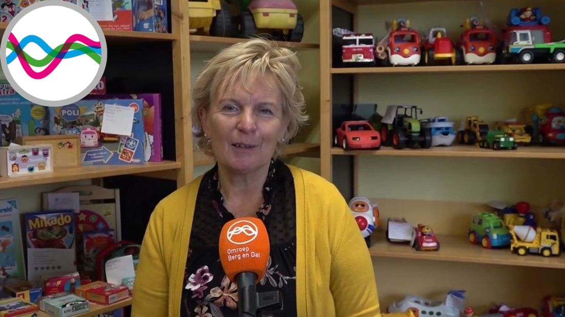 Wethouder Irma van de Scheur bij het Ruilhus