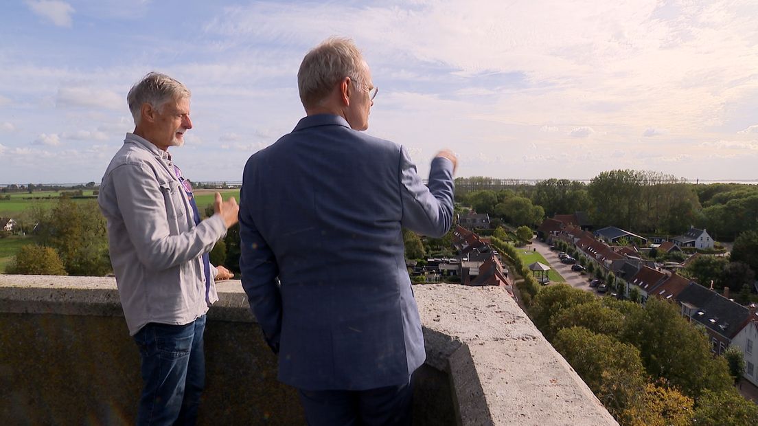 Frank de Klerk en Koos de Looff op de Maartenskerk in Baarland