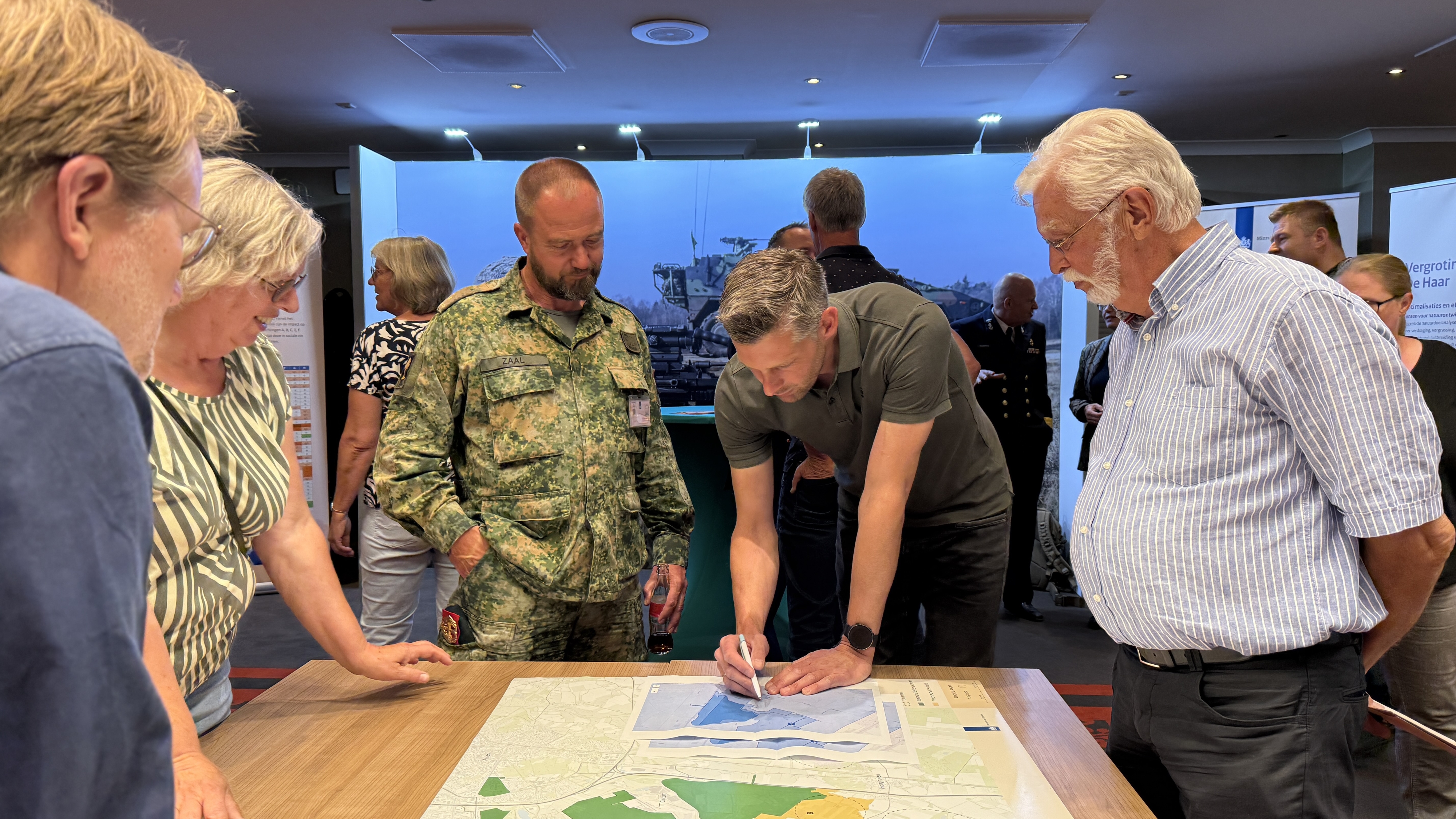 Spervuur aan vragen voor Defensie: 'We gaan niet als een mak lammetje naar de slachtbank'