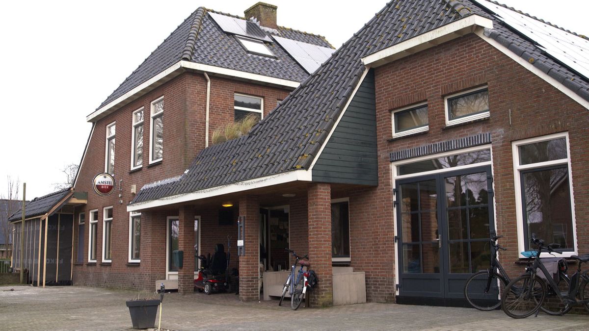 Vrijwilligers verbouwen eigen dorpshuis: 'Anders was het afgegleden naar de afgrond'