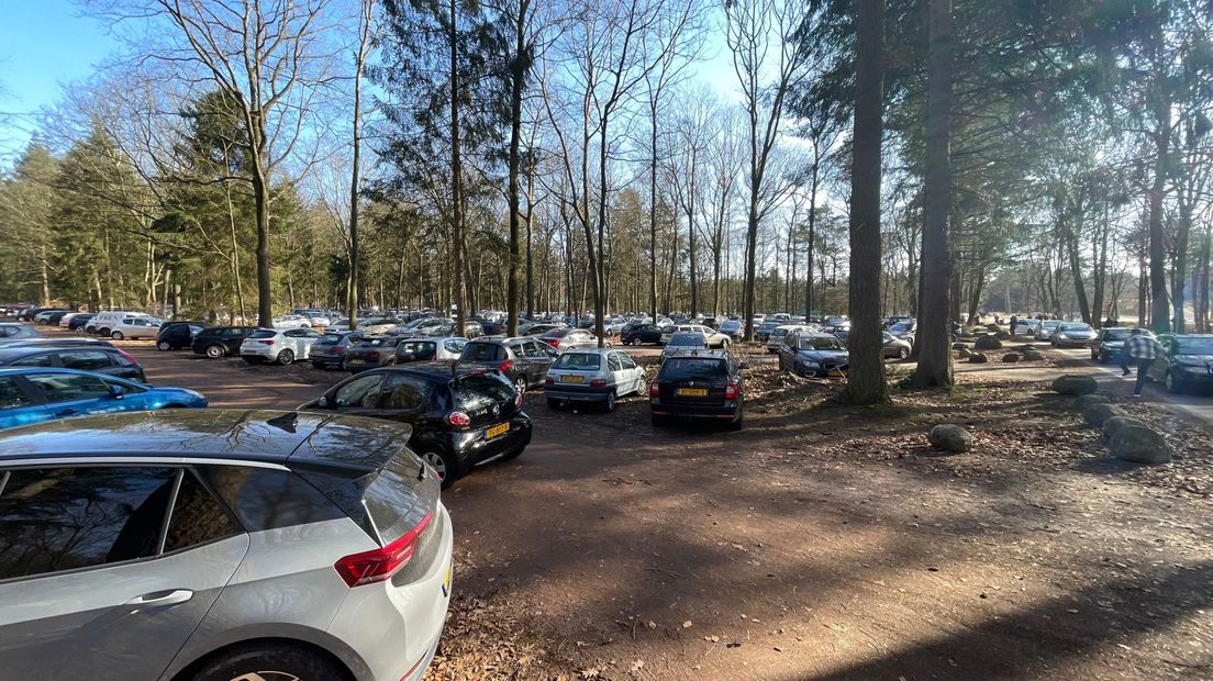 De parkeerplaats bij 't Nije Hemelriek stond vol