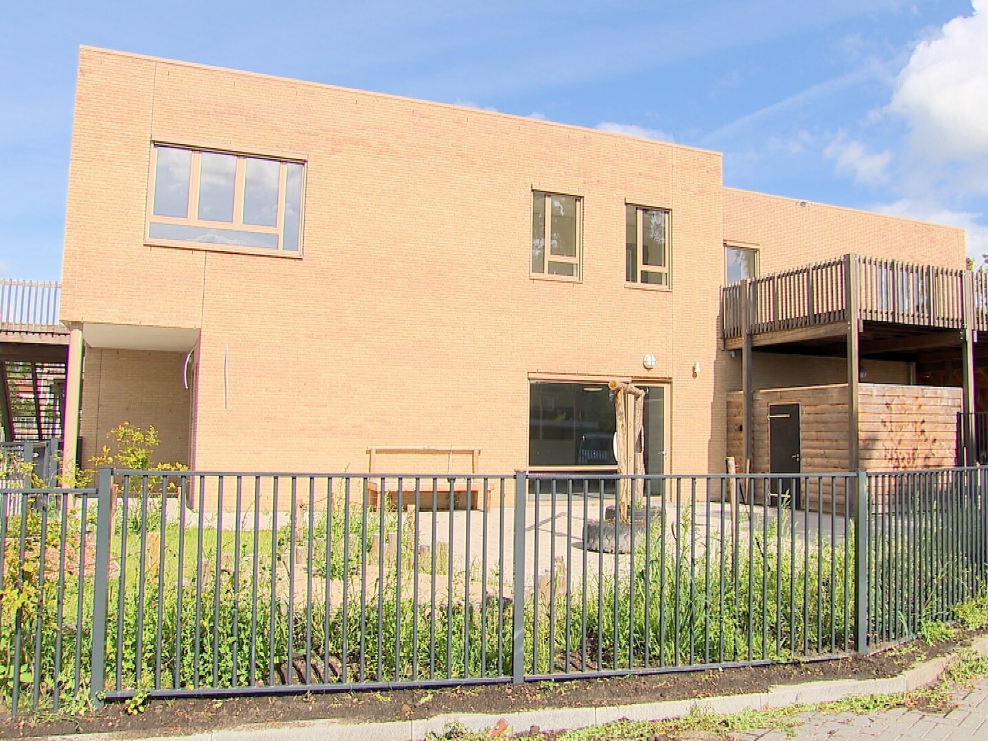'Omgekeerde school' blijft gemoederen bezighouden, consumentenprogramma Kassa duikt in dossier