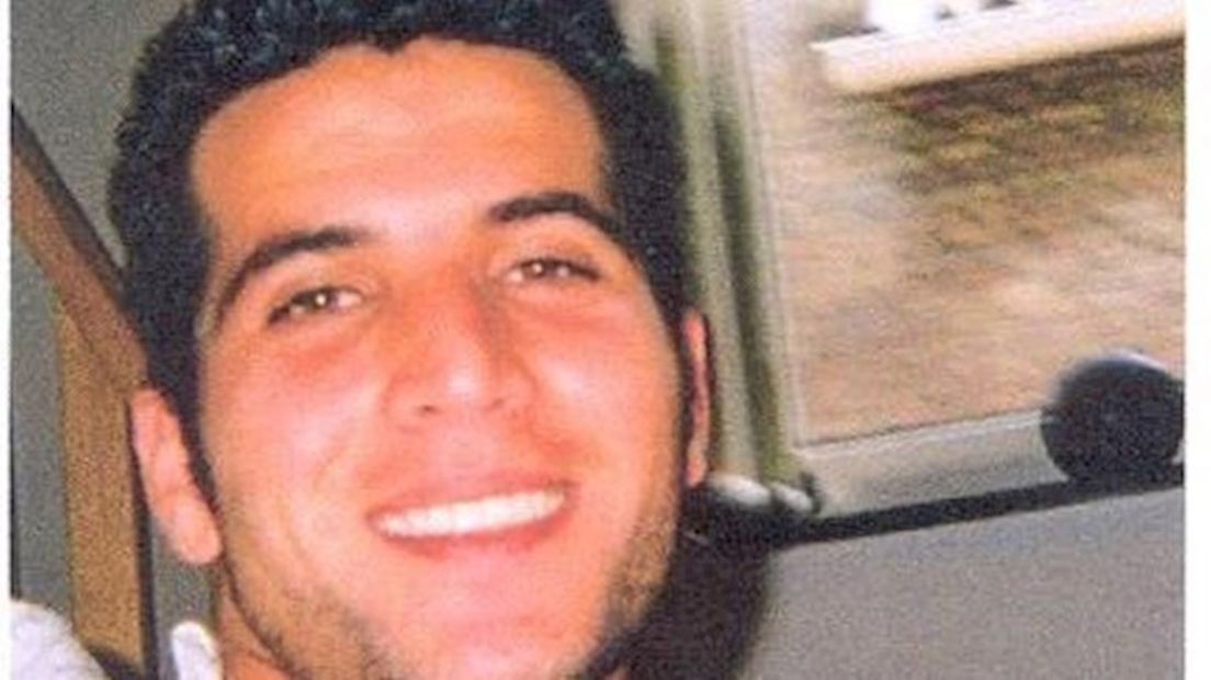 Hasen Aksema kreeg levenslang voor moord en ontvoering en wordt sindsdien internationaal gezocht