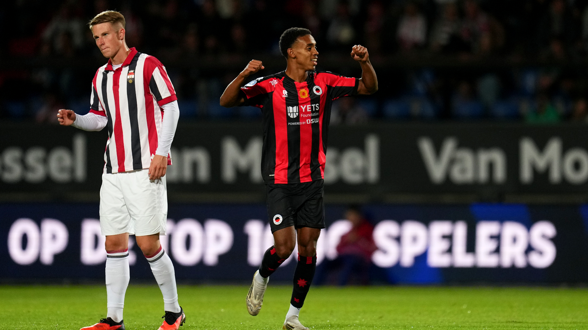 David Garden is blij met zijn treffer tegen Willem II