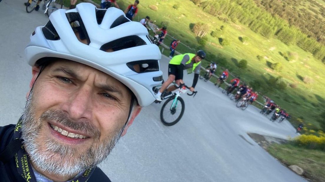 Maurice Smit tijdens een beklimming van de Alpe d'Huez.