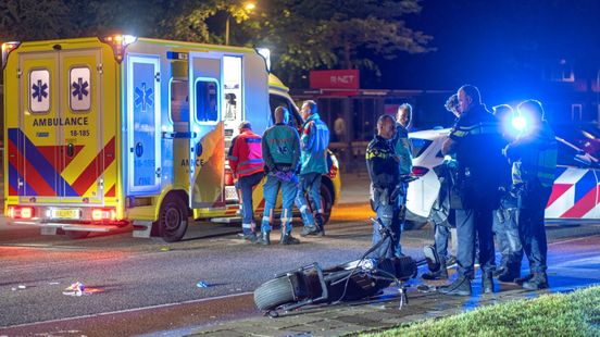 Traumaheli landt in Alblasserdam voor ongeluk met scooter, slachtoffer met spoed naar ziekenhuis. Traumaheli landt in Alblasserdam voor ongeluk met scooter, slachtoffer met spoed naar ziekenhuis.