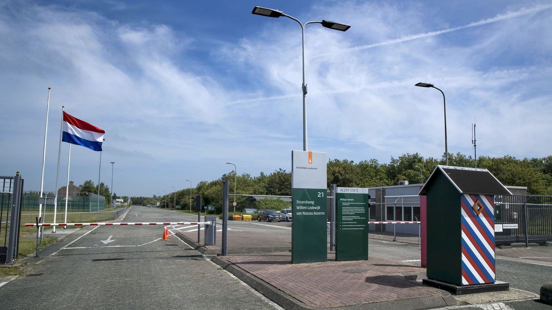 De poort van de Willem Lodewijk van Nassaukazerne in Zoutkamp