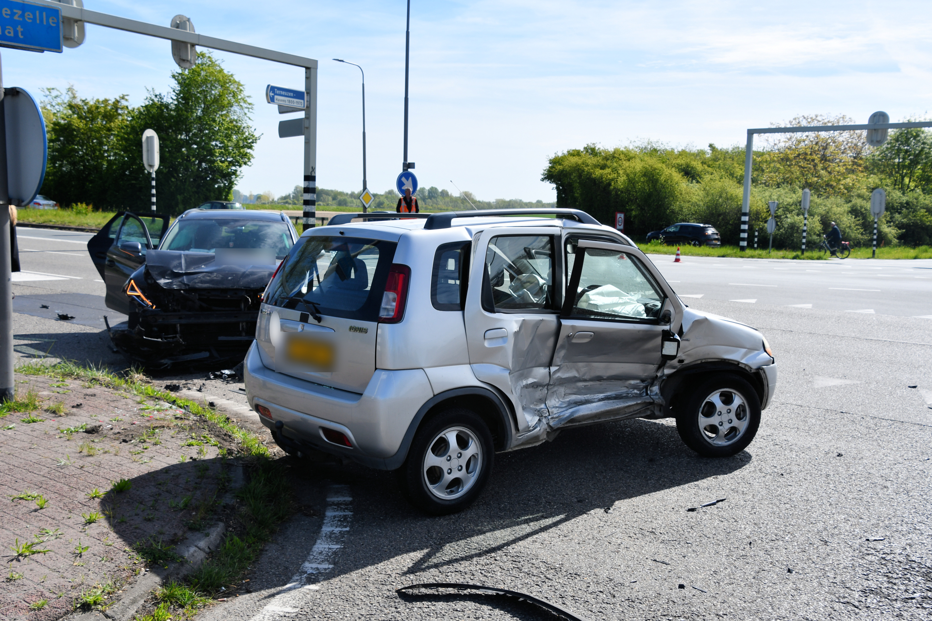 Man (84) overleden na onwelwording in auto die leidde tot zwaar ongeluk in Terneuzen