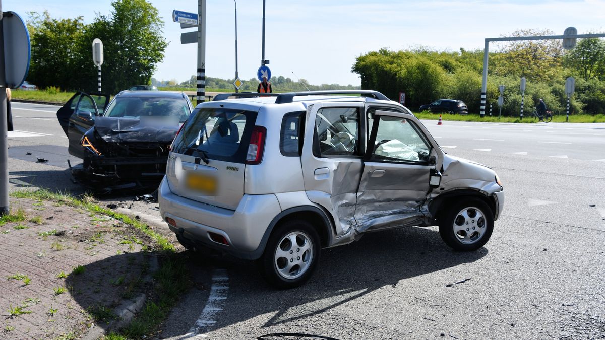 Man (84) overleden na onwelwording in auto die leidde tot zwaar ongeluk in Terneuzen
