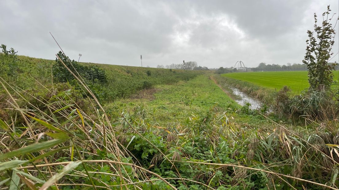 De beoogde groenstrook waar het wandelpad al had moeten liggen