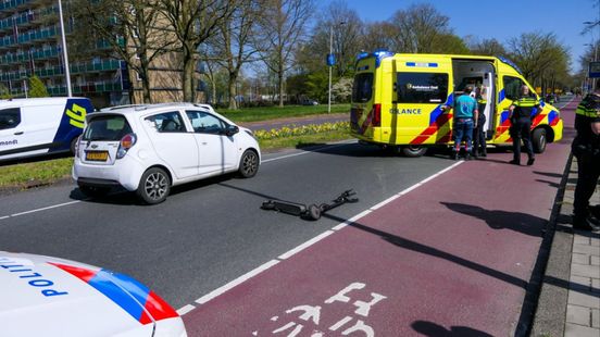 112 Nieuws: Wielrenner gewond bij aanrijding in Enschede | Steppend kind gewond na aanrijding. 112 Nieuws: Wielrenner gewond bij aanrijding in Enschede | Steppend kind gewond na aanrijding.