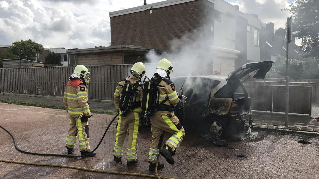 Auto brandt uit in Zwolle