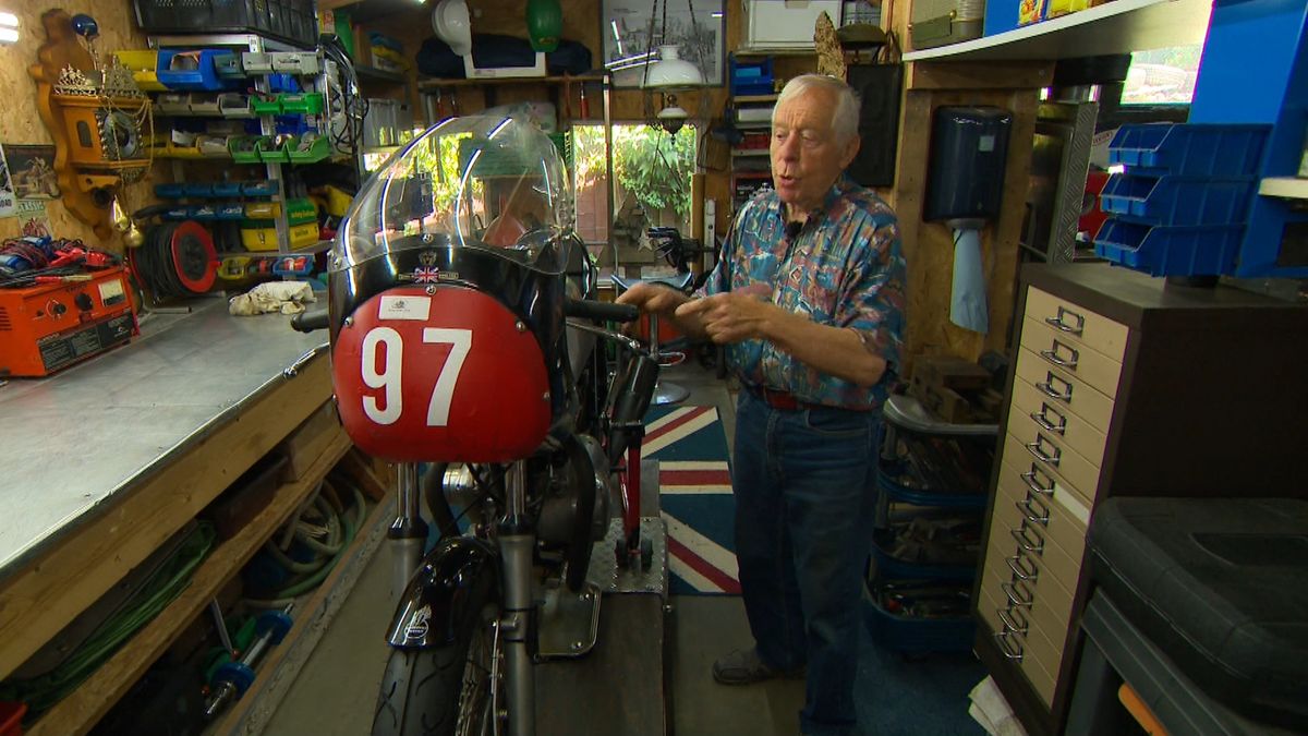 Ronald (83) leeft met motoren