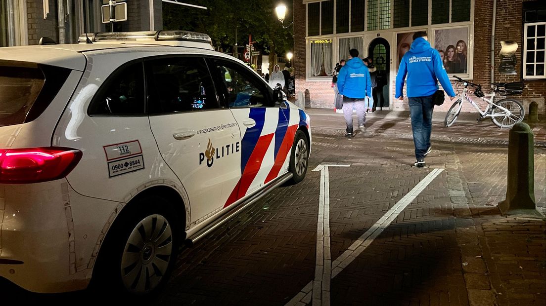 Het susteam ondersteund de politie bij een vechtpartij
