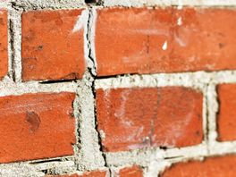 Aardbevingsschade beoordelen in Drenthe en Groningen is een goudmijn voor schadebureaus