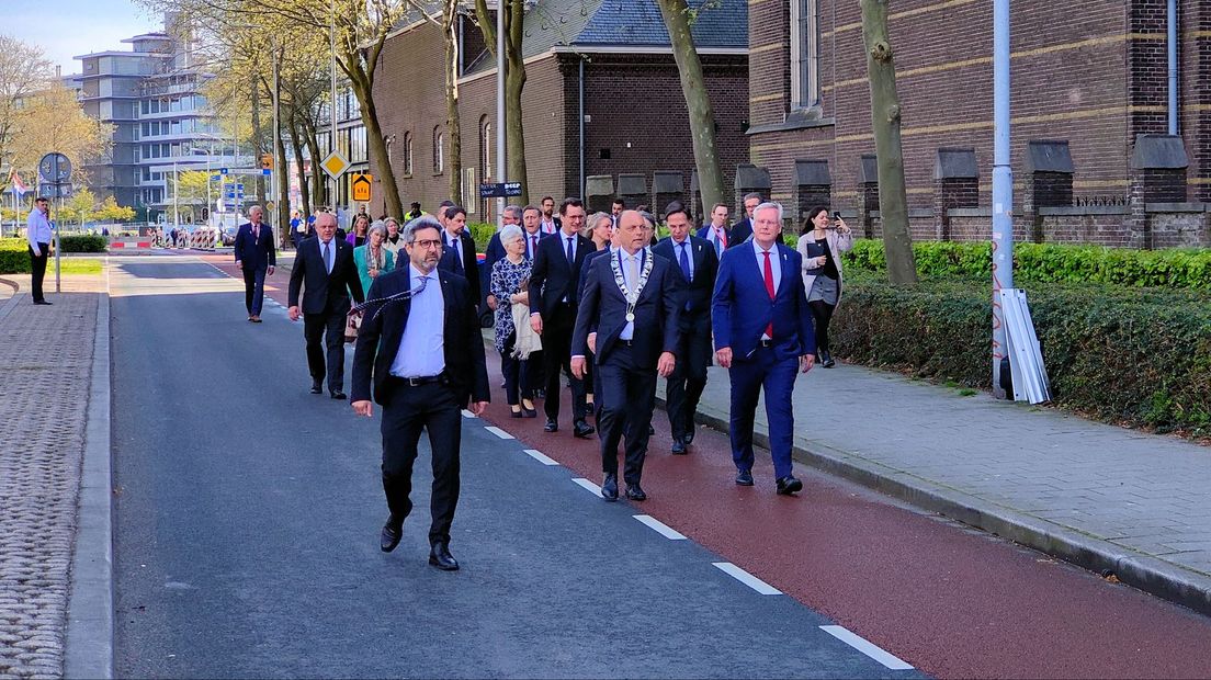 Premier Rutte, CdK Heidema en burgemeester Snijders komen aan bij de Dominikanenkerk