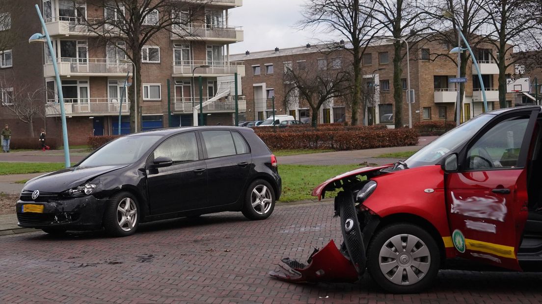 Beide auto's raakten beschadigd