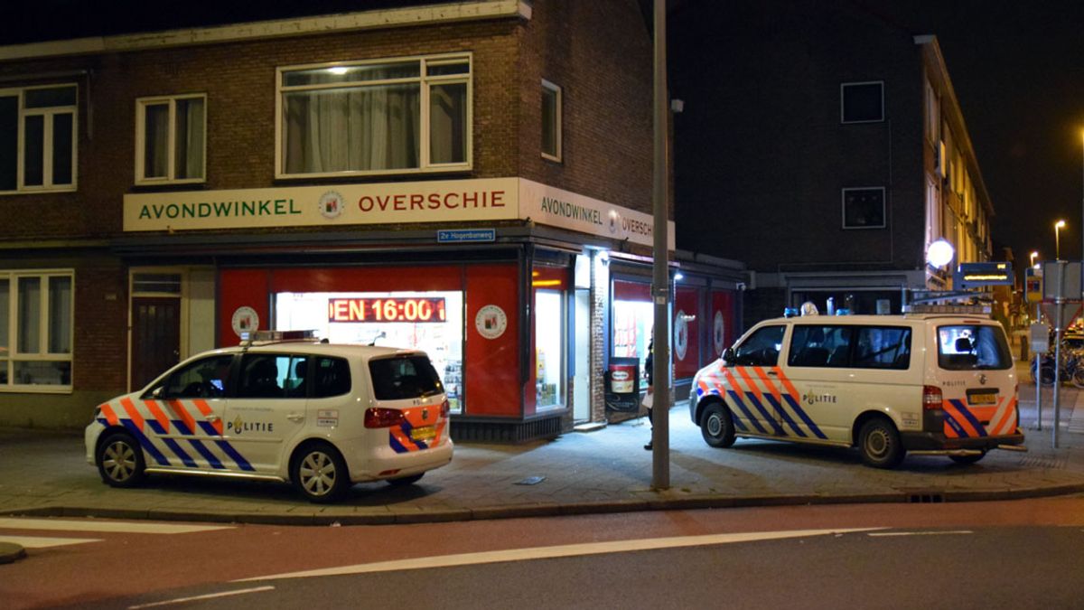 Drie mannen overvallen avondwinkel in Rotterdam-Overschie