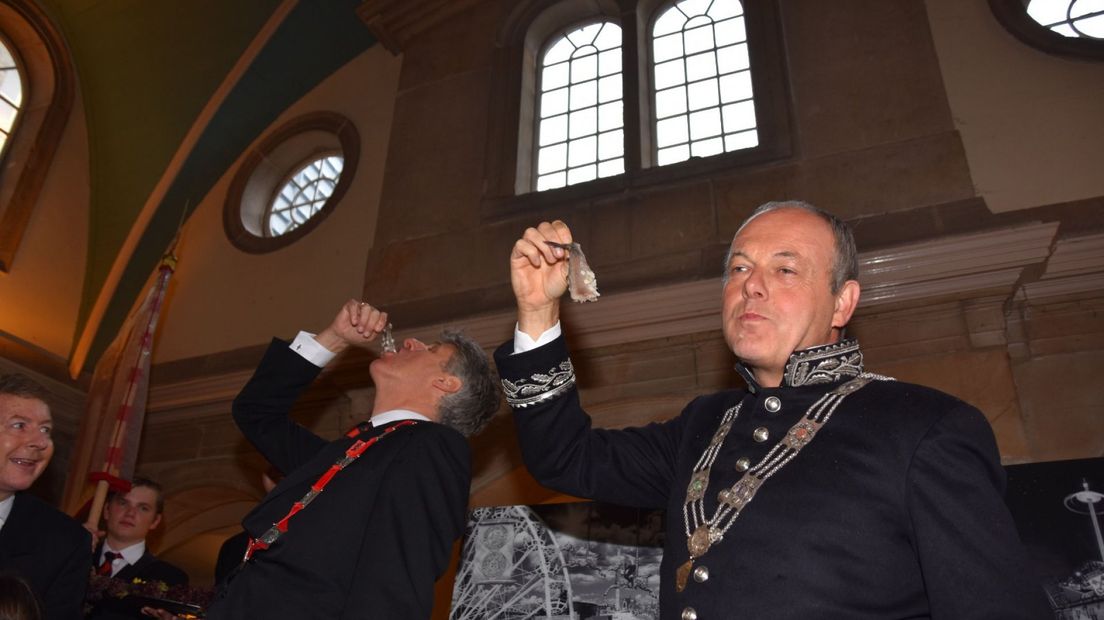 Burgemeester Lenferink hapt een harinkje op 3 October 2019