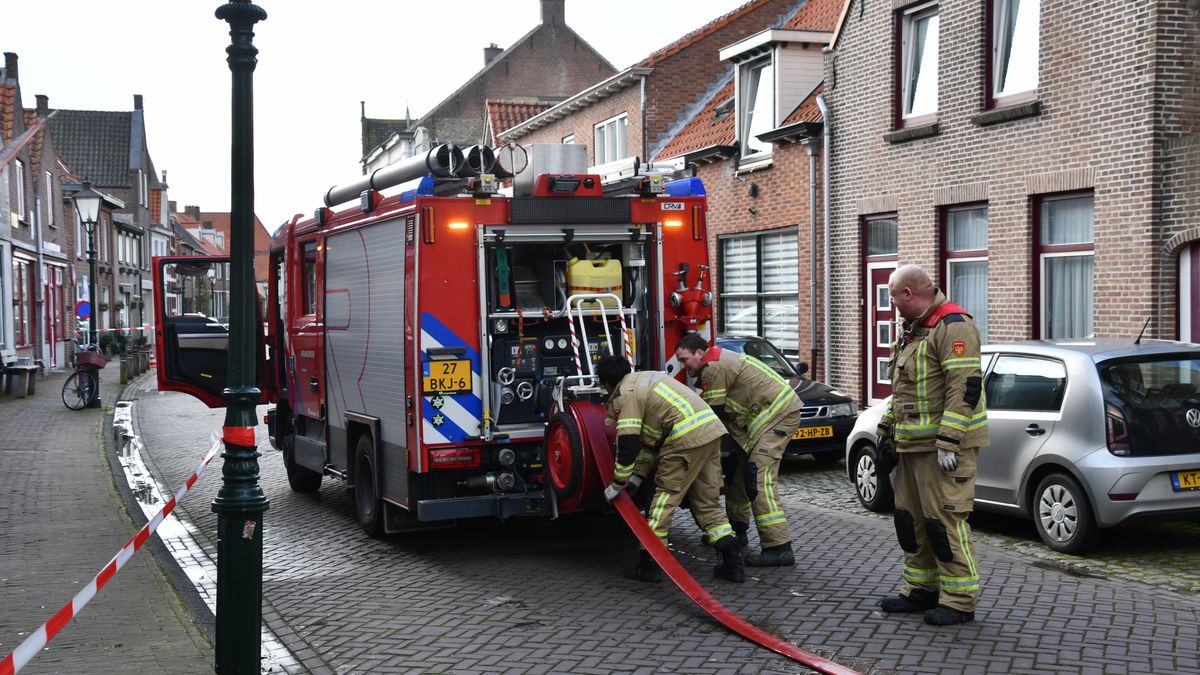 Bankstel in brand, ruiten van appartement in Aardenburg gesprongen