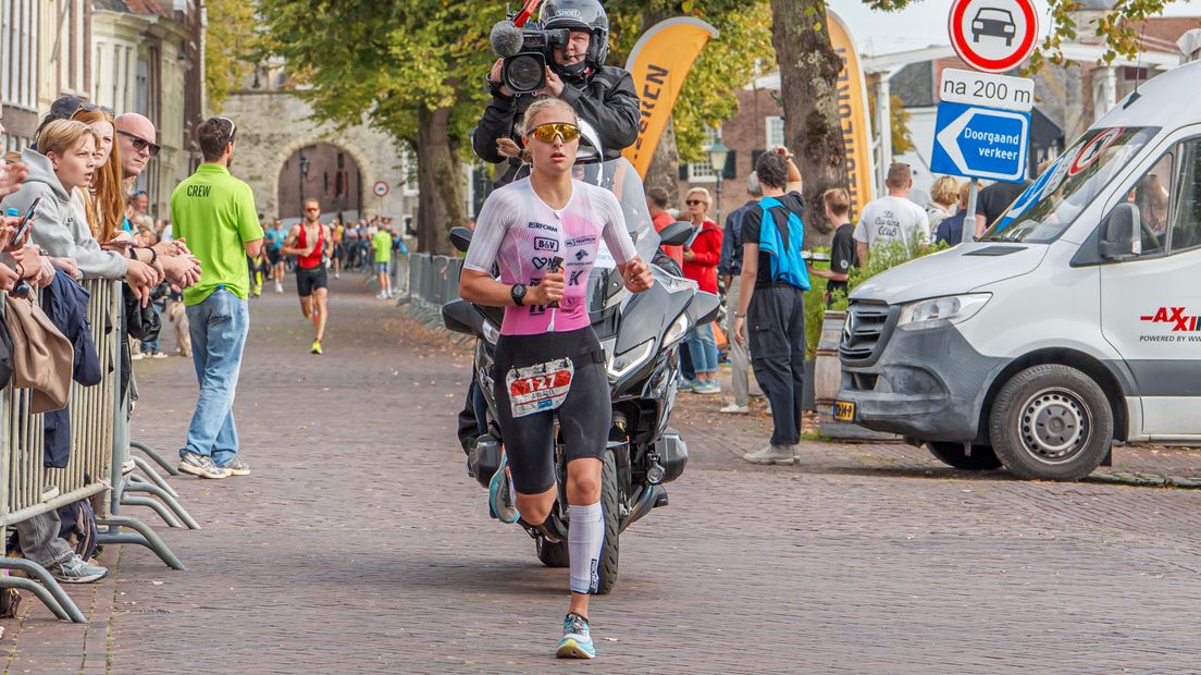 Annabel Wouters is op weg naar de winst in Zierikzee.