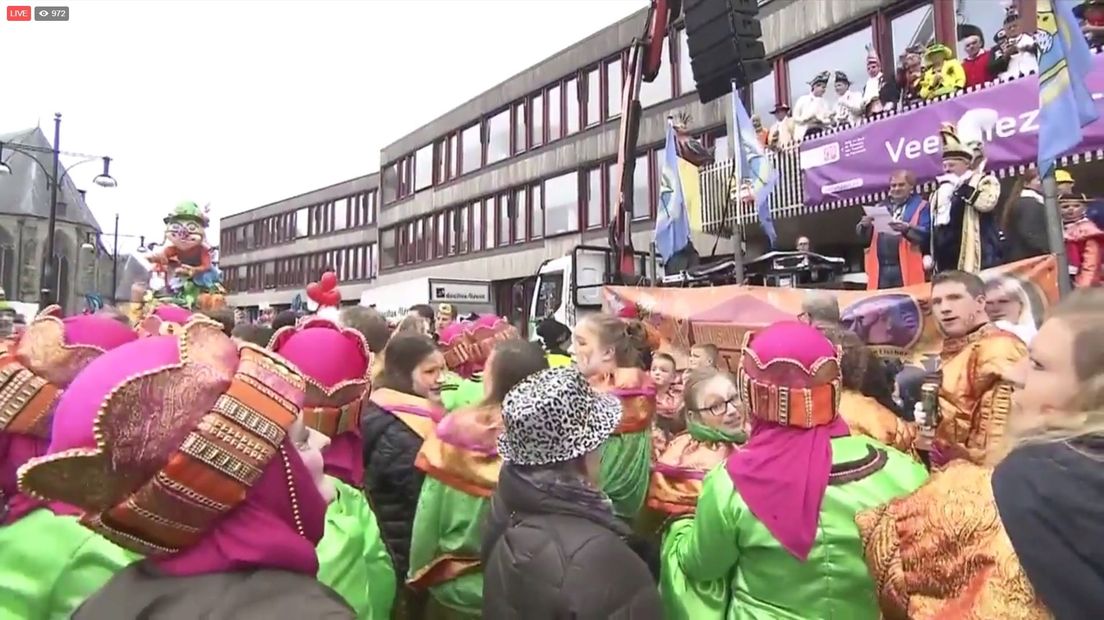 De prijsuitreiking van de Grote Twentse Carnavalsoptocht Oldenzaal