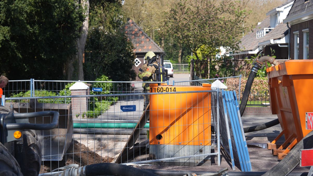 112 Nieuws: Aanhouding na vondst honderdduizenden sigaretten in Gramsbergen