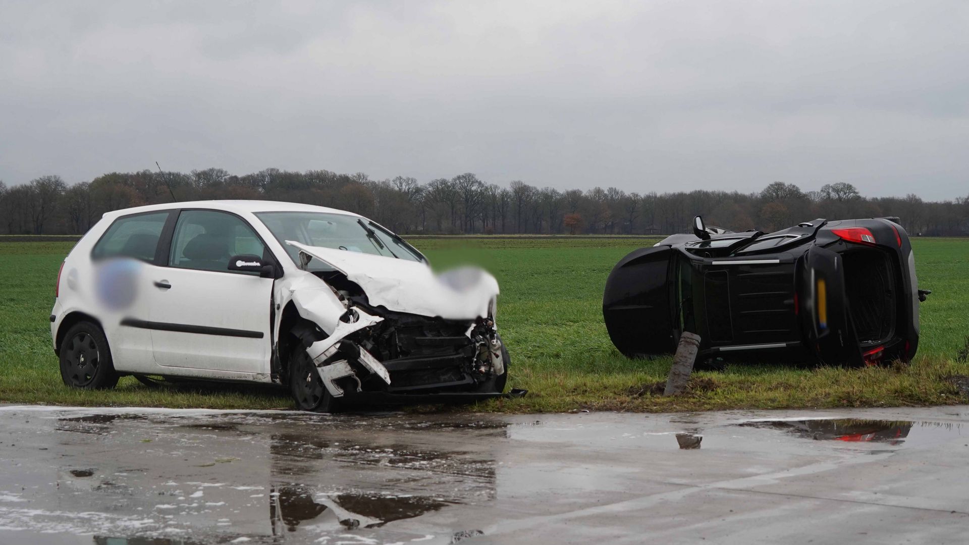 Auto Belandt Op Zijkant In Weiland Darp - RTV Drenthe