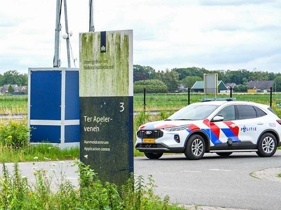 Rode Kruis en VluchtelingenWerk stoppen hulpverlening in Ter Apel vanwege onveiligheid