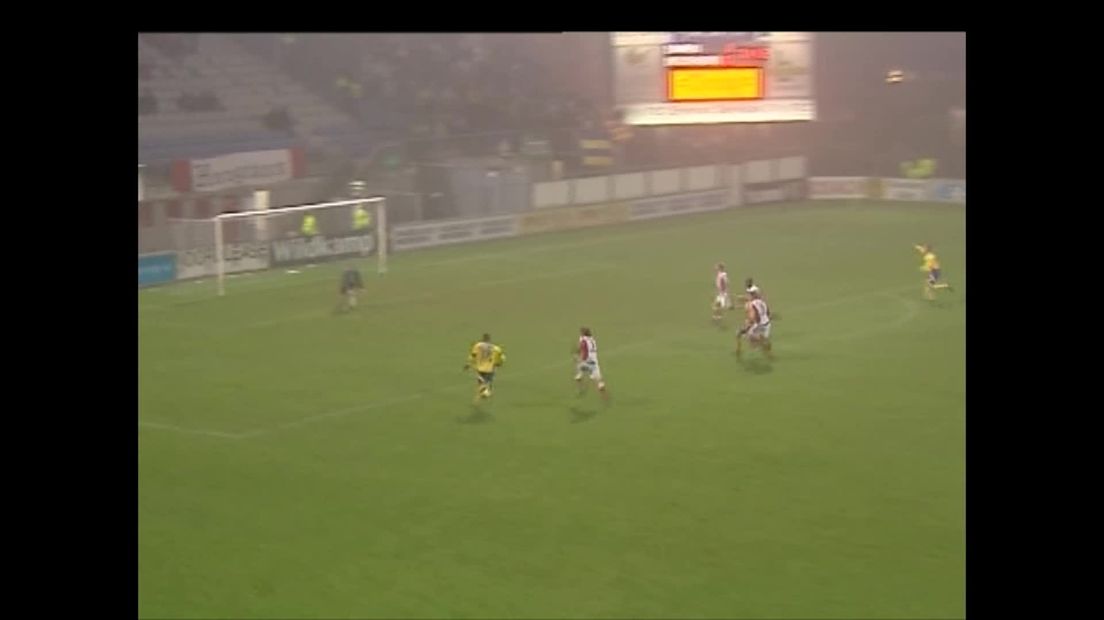 Sander Danes en zoon voetballen samen