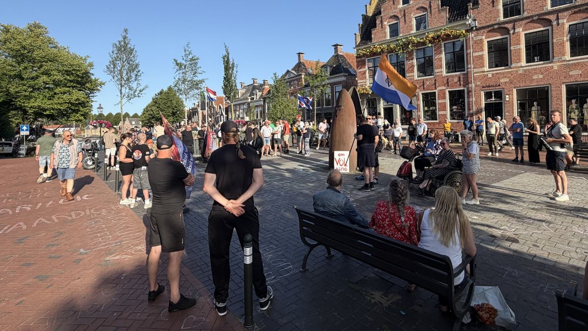 Verzet tegen azc-plannen Noardeast-Fryslân onder het mom 'geen geweld, wel zorgen'