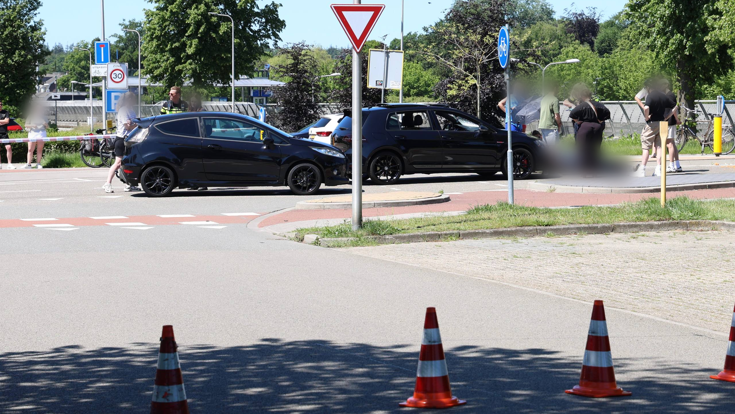 Fietser gewond aan hoofd na aanrijding in Nijverdal.