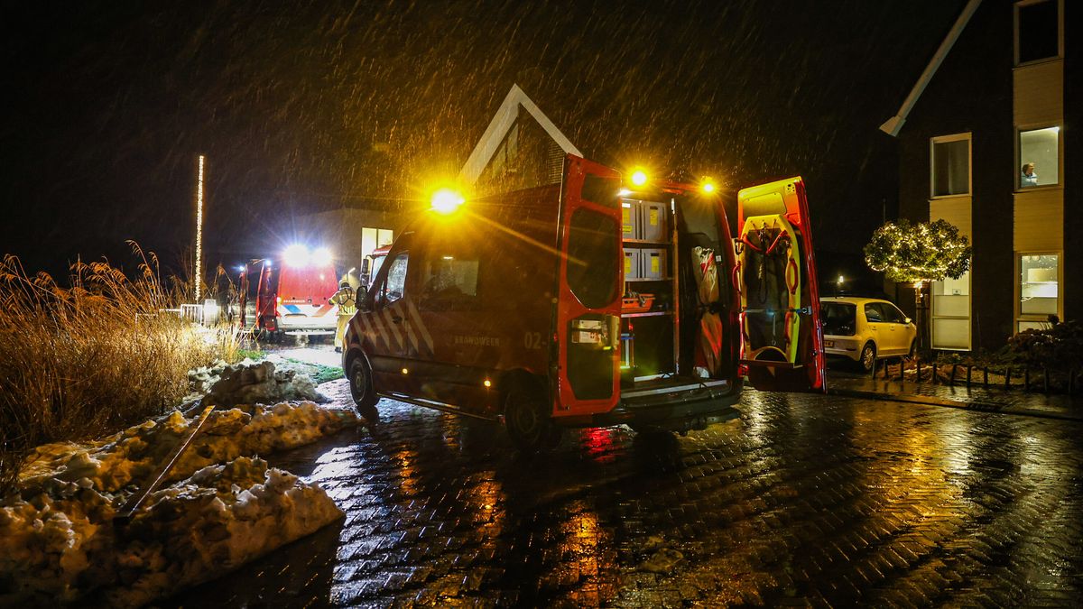 Persoon uit het water gehaald in Sneek | Brand op dak van restaurant in Heerenveen