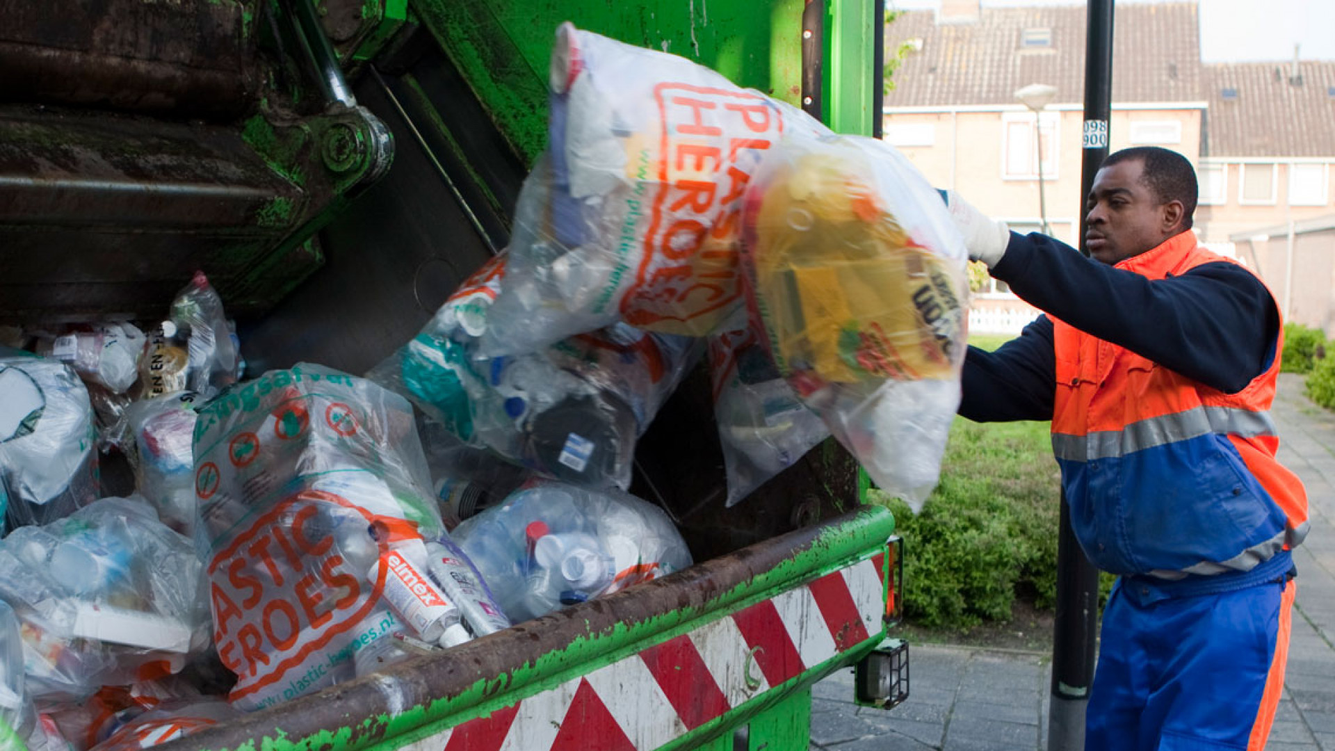 Plastic scheiden of alles bij restafval? 'Beter nascheiden dan
