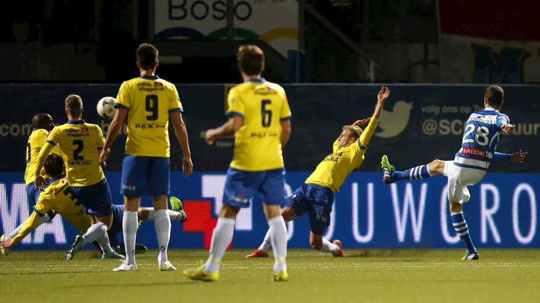 Lam schiet de 0-1 binnen