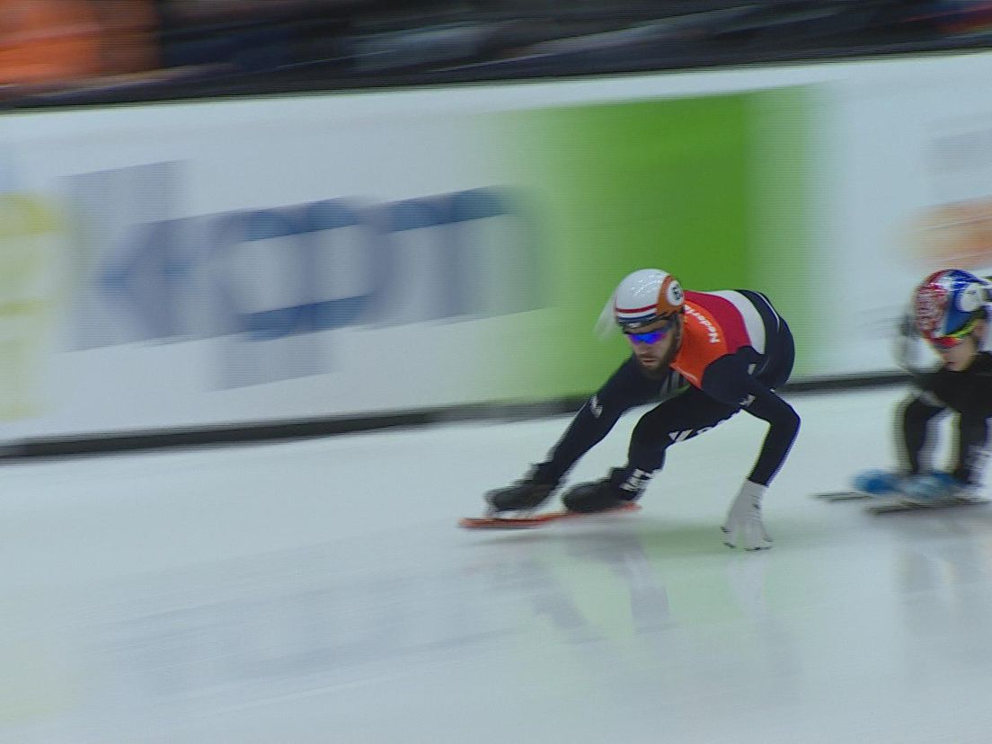 Sjinkie Knegt in actie op de relay