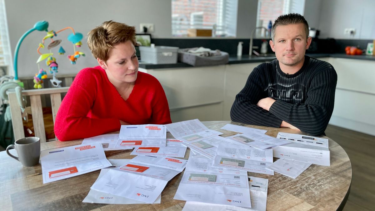 Het regent bankpassen in een straat in Hooghalen: 'Ze blijven maar komen'