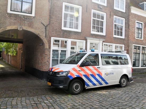 Dozen illegaal vuurwerk gevonden in woning Middelburg, EOD opgeroepen vanwege gevaar