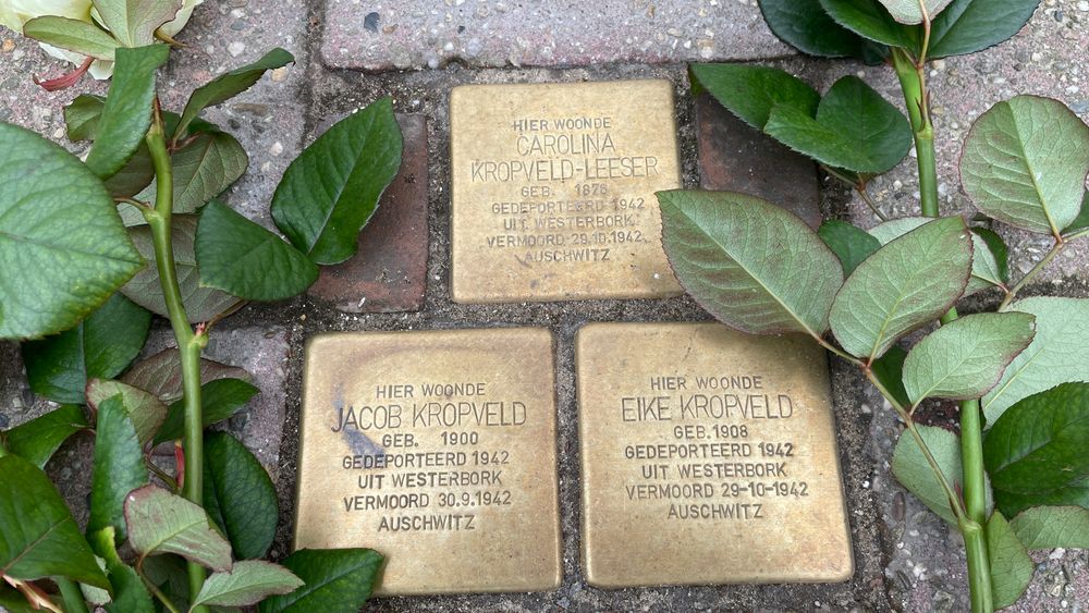 Nieuwe struikelstenen in Coevorden: 'Je bent pas écht vergeten, als je