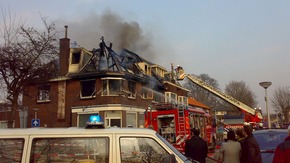 Brand verwoest pand in Enschede