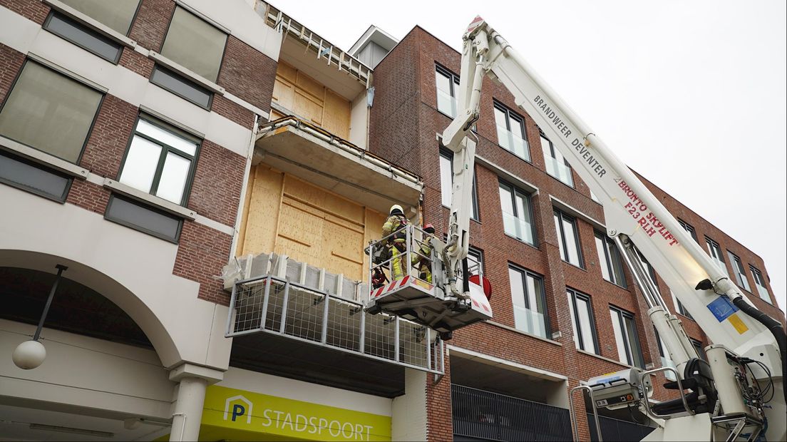 Bouwmateriaal schiet los in Deventer