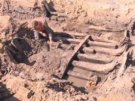 Archeoloog Yftinus denkt dat eeuwenoud gevonden schip onderweg was naar Drenthe voor turf