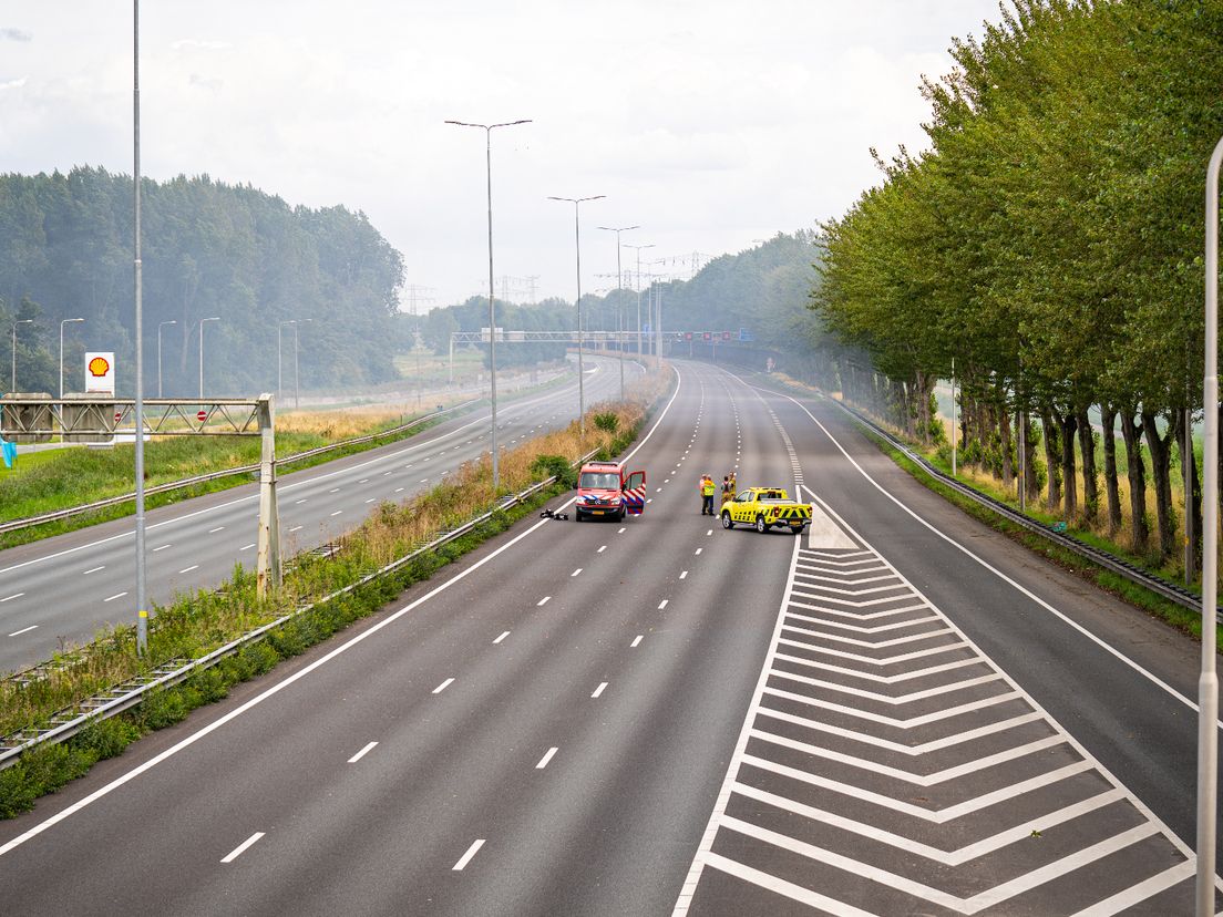 De afgesloten A15 door de brand