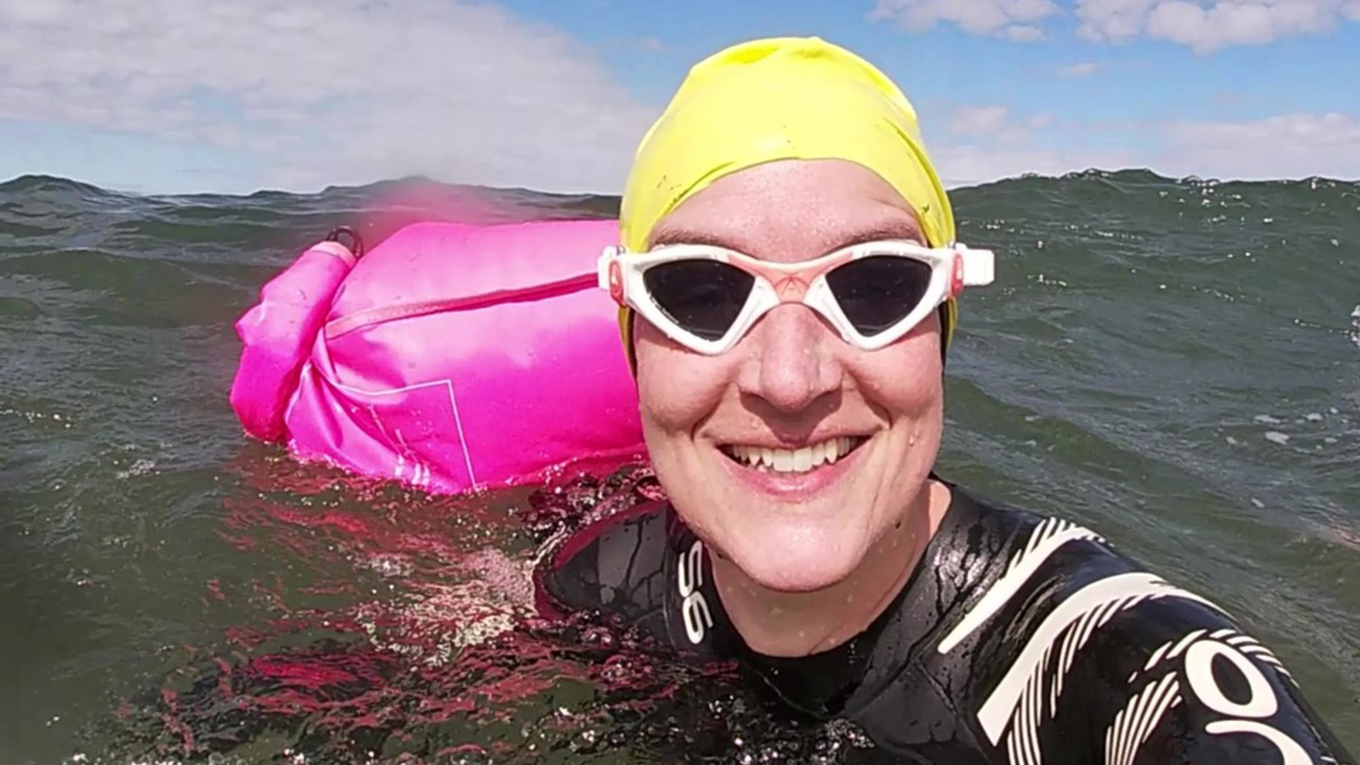 Fan Menaam nei Skotlân: Hedwig mist it reedriden, mar swimt no yn Skotsk iepen wetter