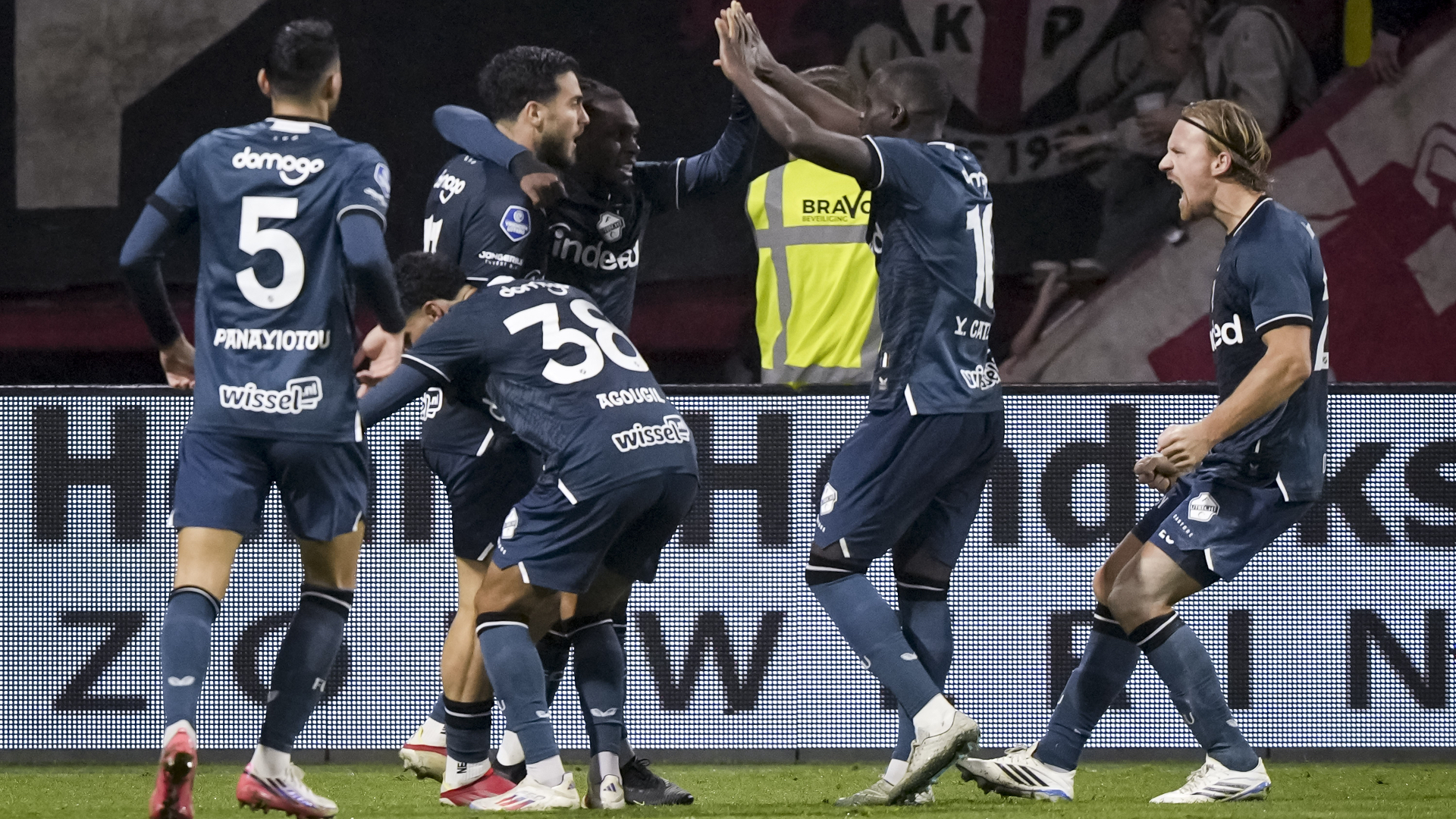FC Utrecht verslaat ook FC Twente dankzij ontketende Alarcón
